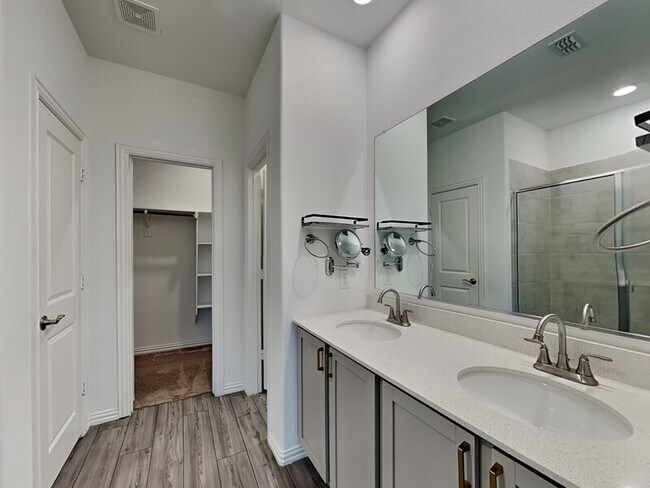 Building Photo - 7209 Dandelion Rd