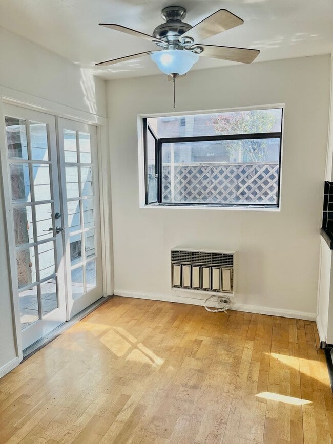 Building Photo - Charming 2 Bed 2 Bath Condo with Washer and Dryer!