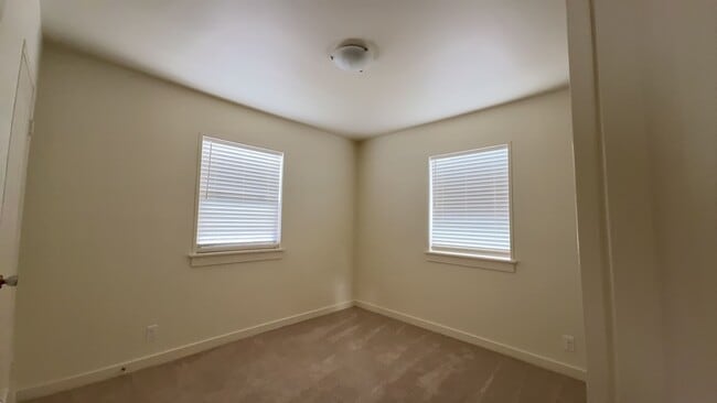 Building Photo - 2-Bedroom 1-Bathroom home in Eugene