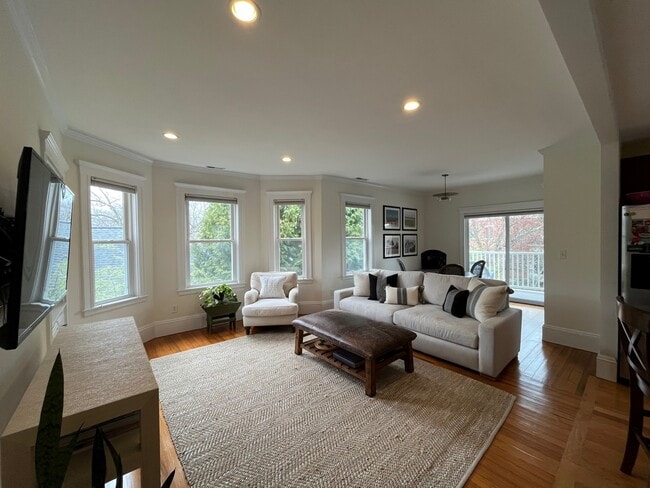 Primary Photo - 741 Heath St