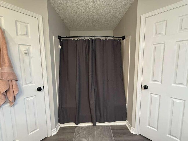 Building Photo - 2722 Shalimar Dr