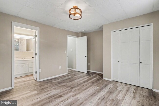 Building Photo - 5885 Avis Ln