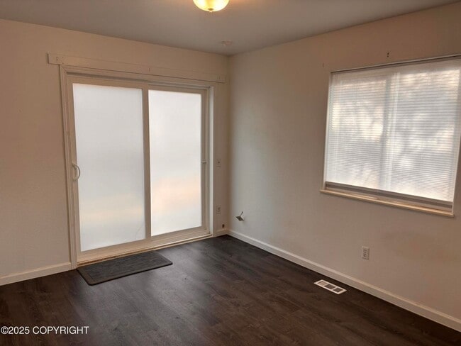 Building Photo - Beautiful East Anchorage 3 Bedroom Home!