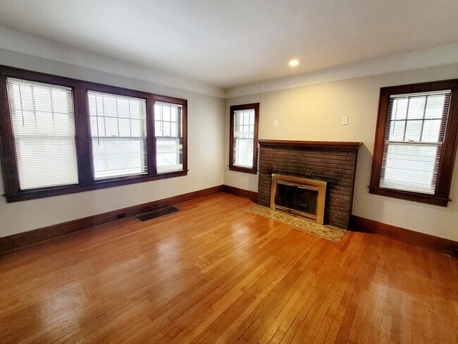 Building Photo - 255 Alger St SE