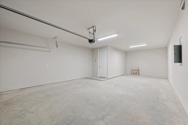 Building Photo - 7523 Mariposa Wy