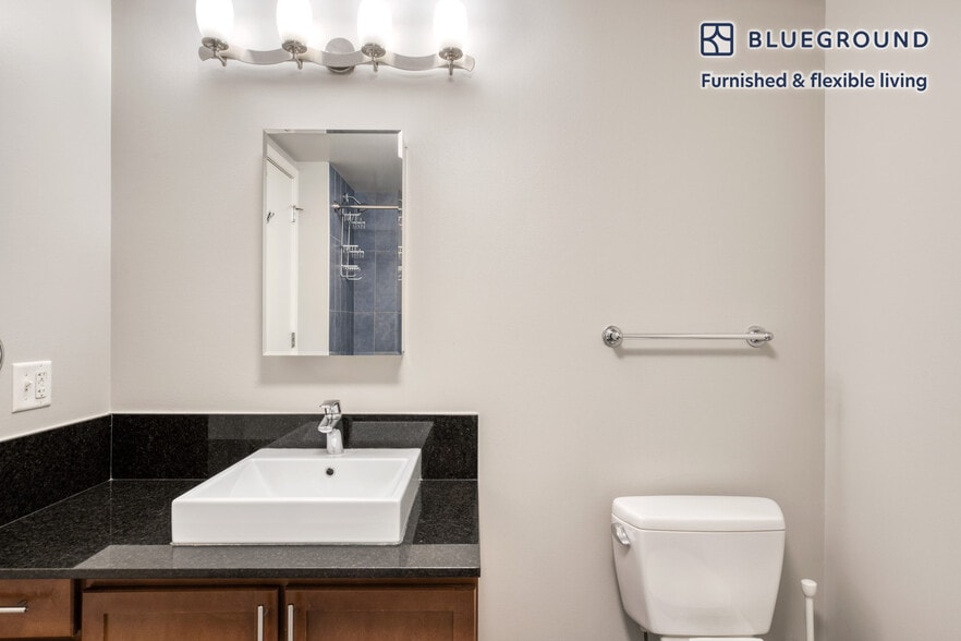 Building Photo - 210 N Wells St