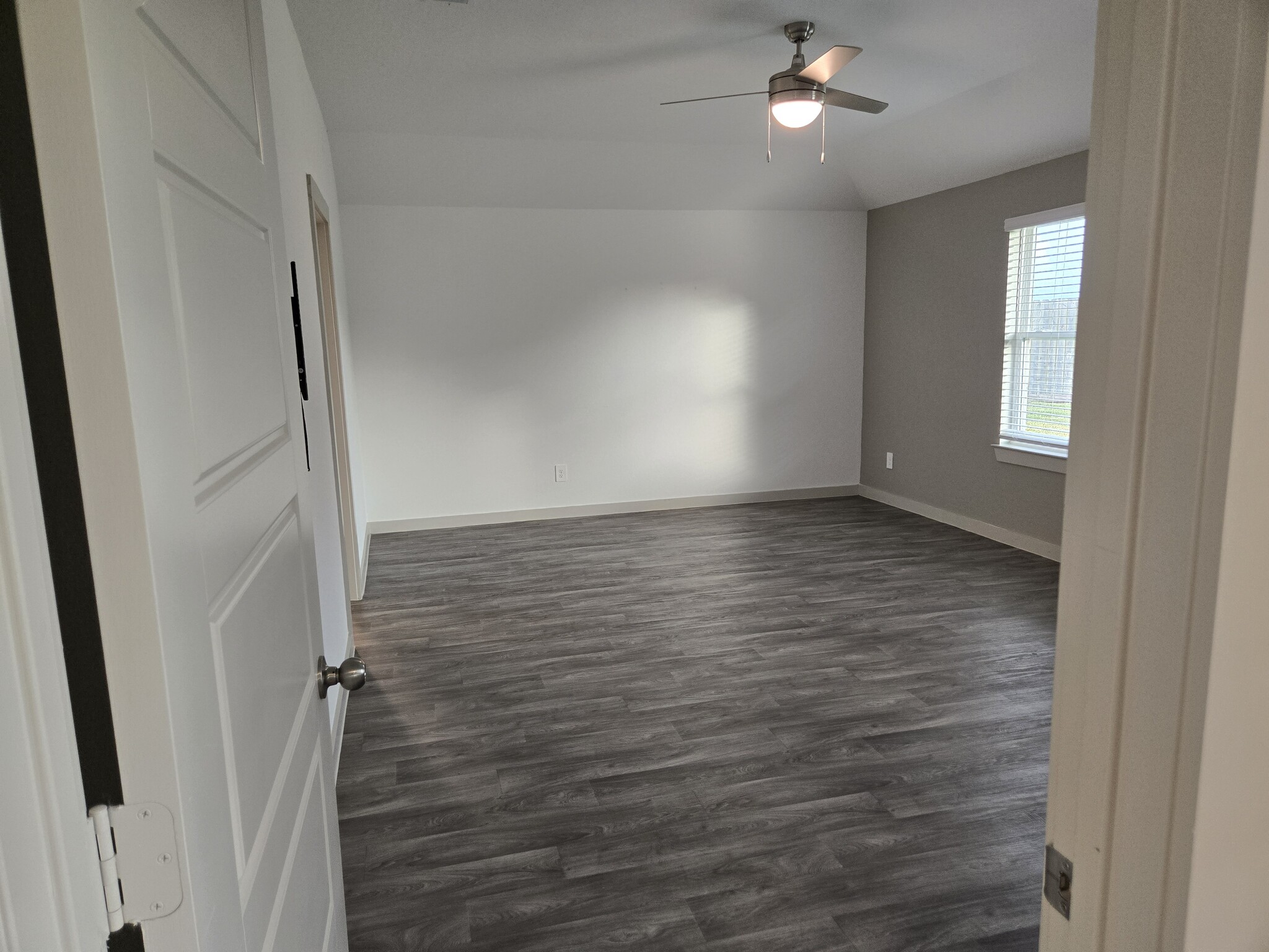 Building Photo - 3555 Crestfield Ln