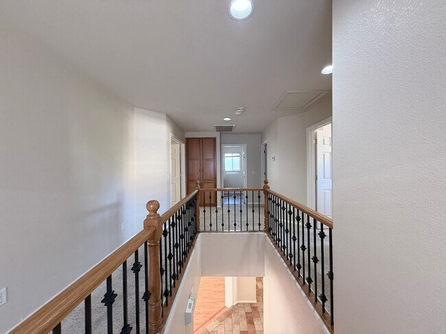 Building Photo - Well-Maintained 2-Story Home with Function...