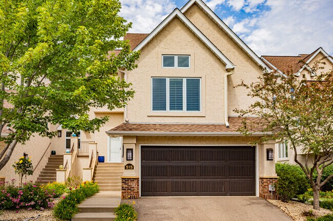 Building Photo - 515 River St