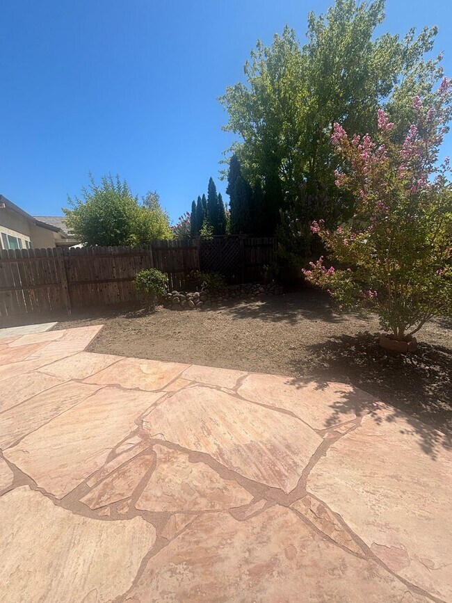 Building Photo - BEAUTIFUL 4-BEDROOM HOME IN ELK GROVE!!
