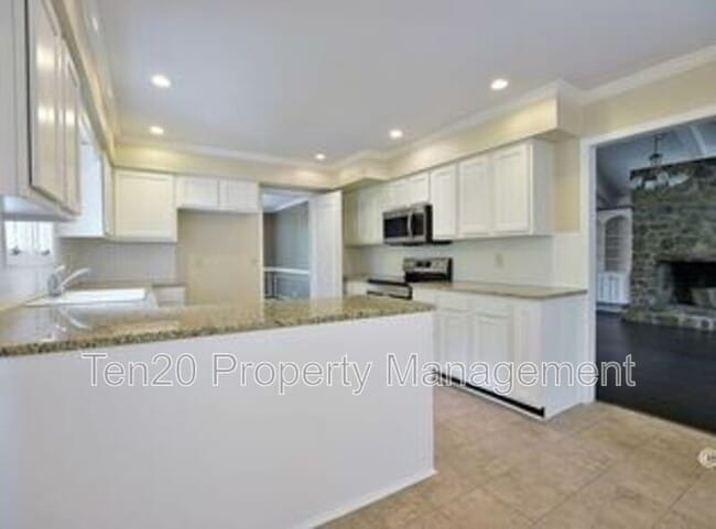 Building Photo - 4720 Shenandoah Ct