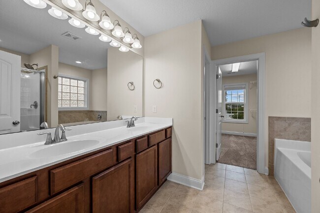 Building Photo - 304 Little Egret Ln