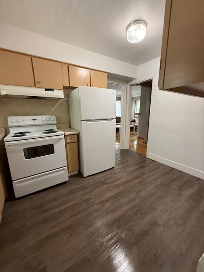 Building Photo - 1000 Woodlawn Ave