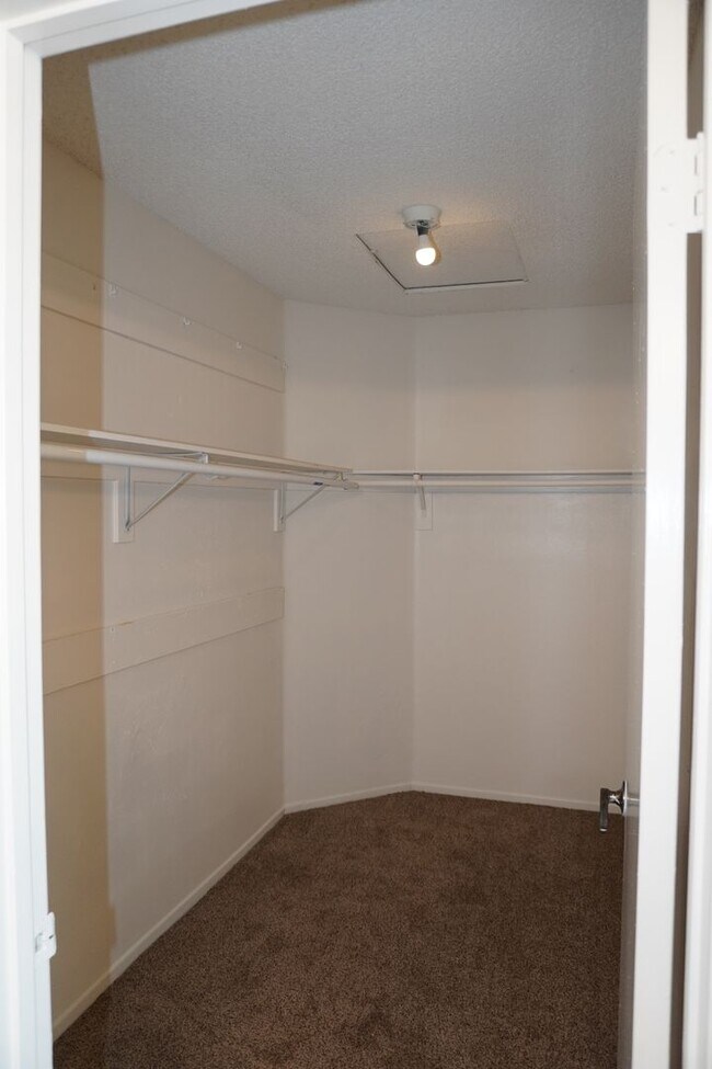 Building Photo - 23848 Bouquet Canyon Pl