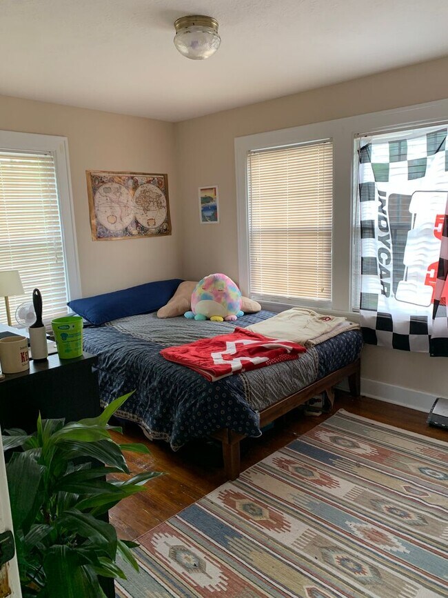 Building Photo - Beautiful, Historical 3 Bedroom House - Available August 2026!