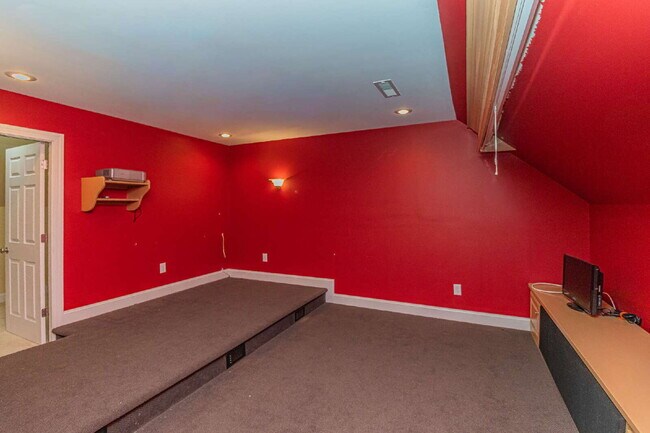 Building Photo - Stunning & Spacious Home in Walnut Hill! 4 Bedrooms | 4 Bathrooms w/ Lawn Care and Trash Service ...
