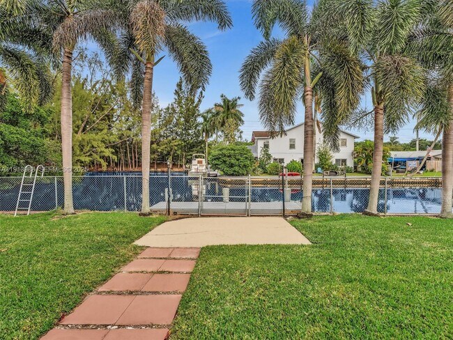 Building Photo - 4500 SW 42nd Terrace