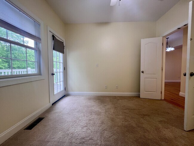 Building Photo - 304 Villa View Dr