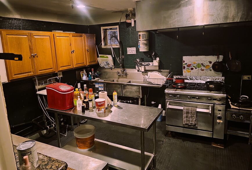 Shared Kitchen - 354 Normandie Ave