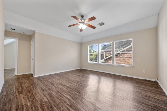 Building Photo - 17102 Mountain Crest Dr