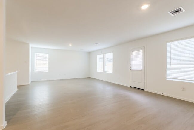 Building Photo - 1539 Crowson Rdg