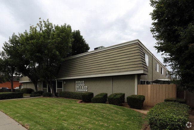 Building Photo - Tudor Village