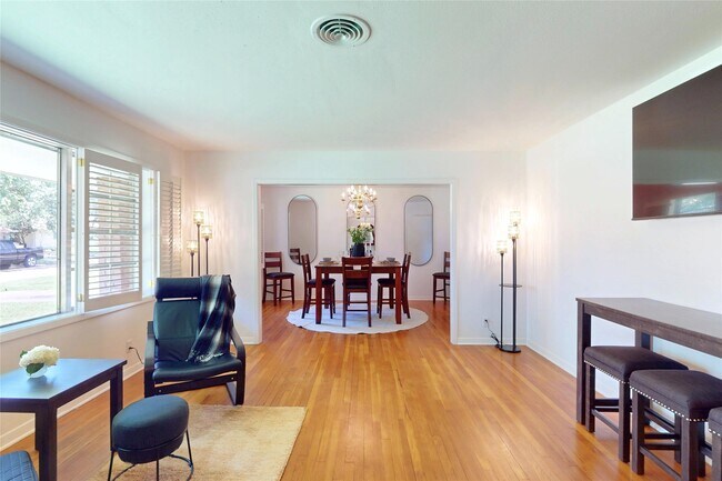 Building Photo - 4826 Waynesboro Dr