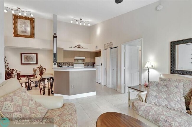 Building Photo - 923 Villa Cir