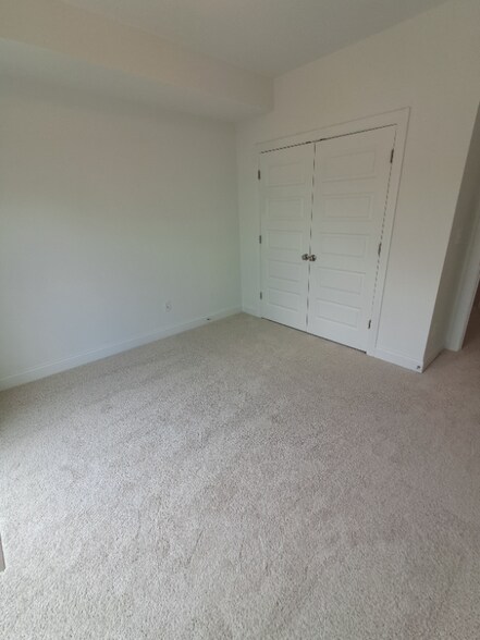 Building Photo - 602 Mkt Grv Dr