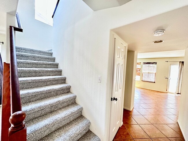 Building Photo - 4 bedroom home. New Carpet!