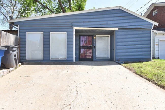 Building Photo - 2204 1/2 E 14th Street-