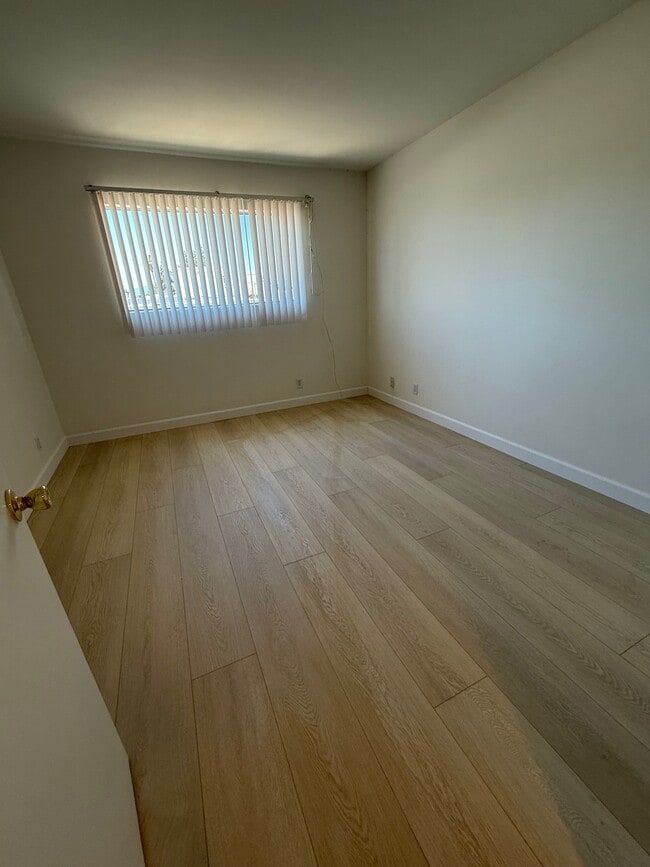 Building Photo - 4322 Matilija Ave