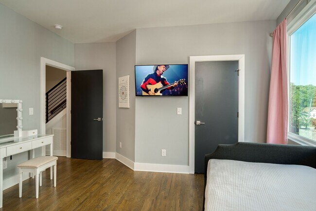 Building Photo - 2910 Felicia St