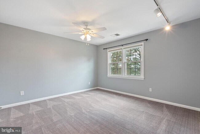 Building Photo - 19327 Frenchton Pl
