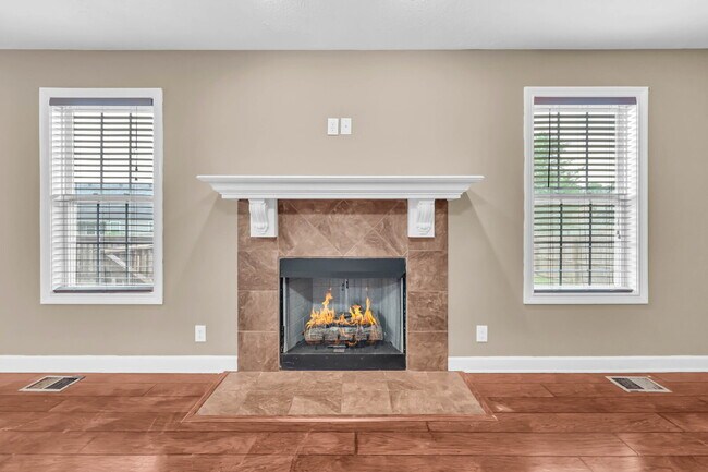 Building Photo - Wonderful 2-story home close to Ft. Campbell