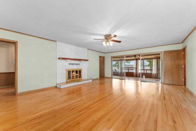 Building Photo - 471 Parkside Dr