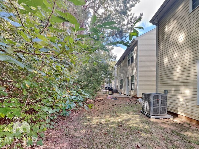 Building Photo - 227 London Dr