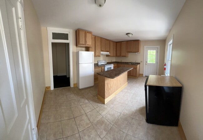 Building Photo - 9 Hickok Pl