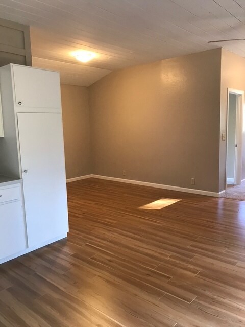 Living Room - 13131 Oak St