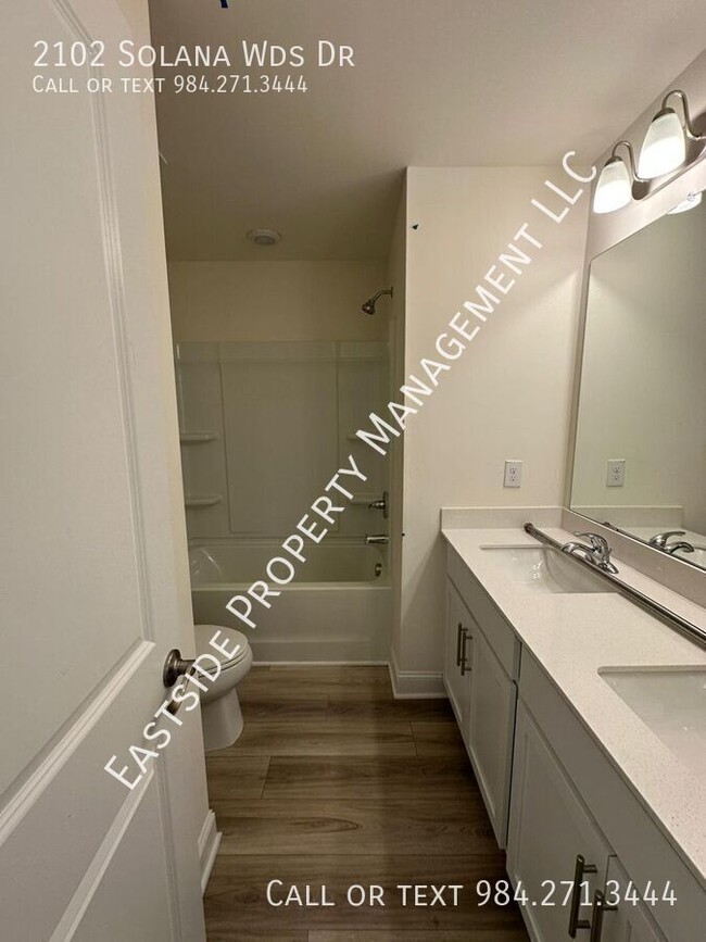 Building Photo - 2102 Solana Wds Dr
