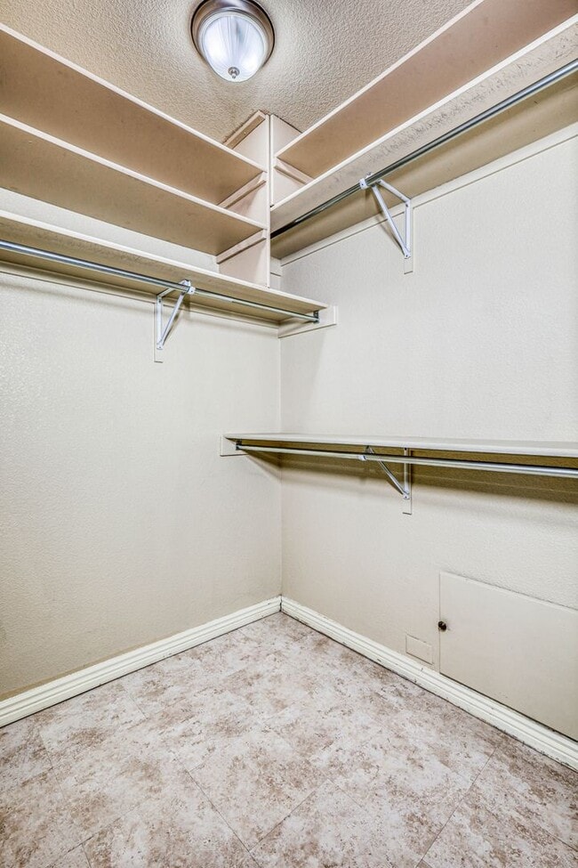 Building Photo - 5948 Anapaula Dr