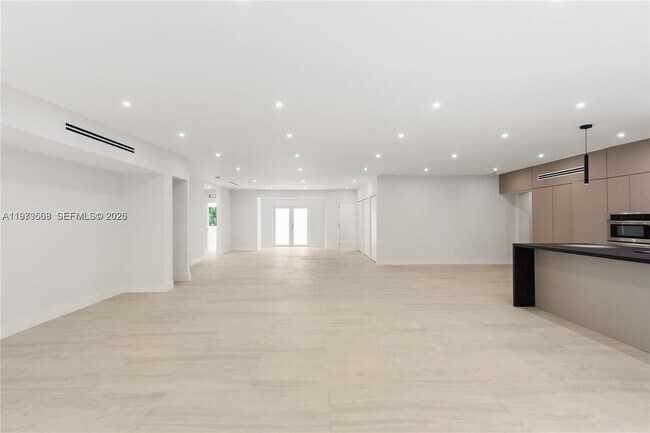 Building Photo - 2251 SW 20th St