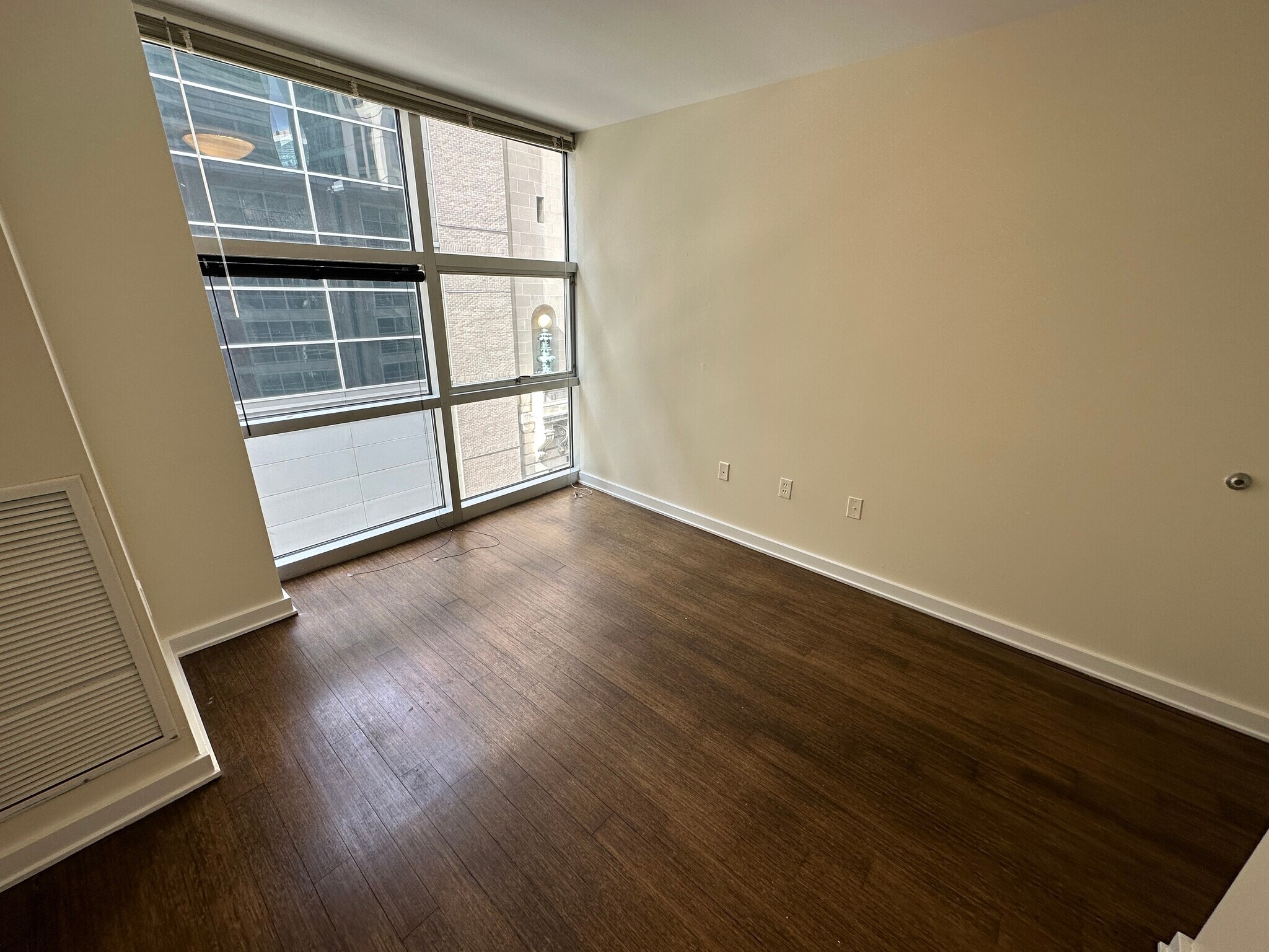 Building Photo - 25 Lagrange St