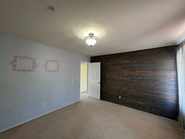 Building Photo - 13539 Whipple St