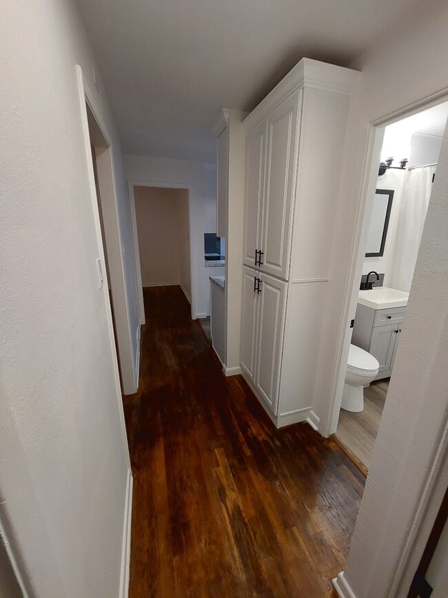 Building Photo - 335 Valley Dr