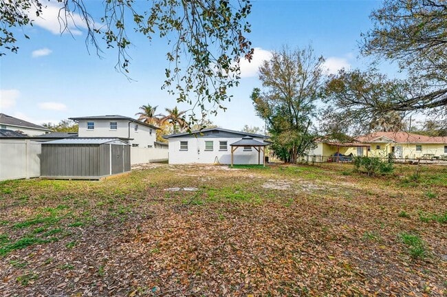 Building Photo - 1012 W Adalee St