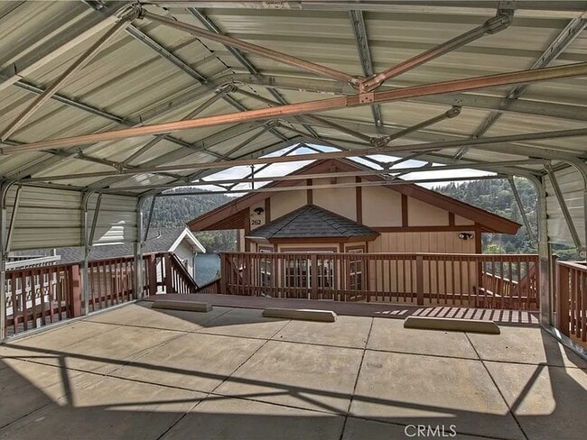 Building Photo - 262 Delle Dr