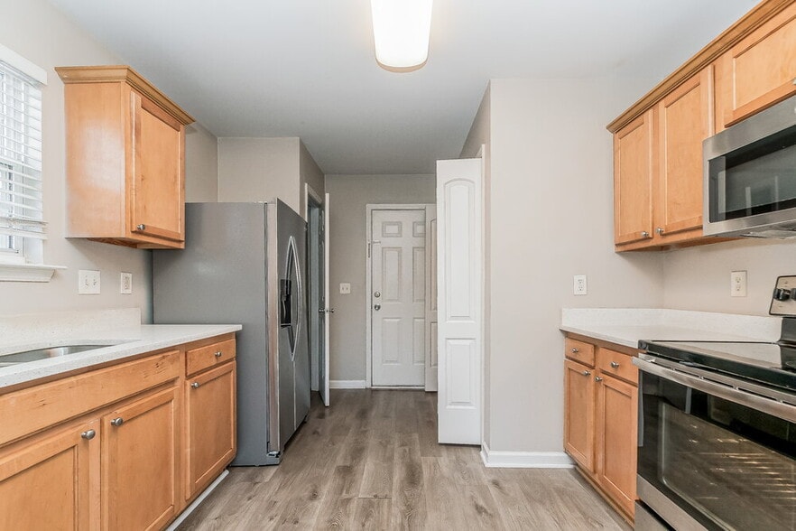 Building Photo - 6021 Herston Rd