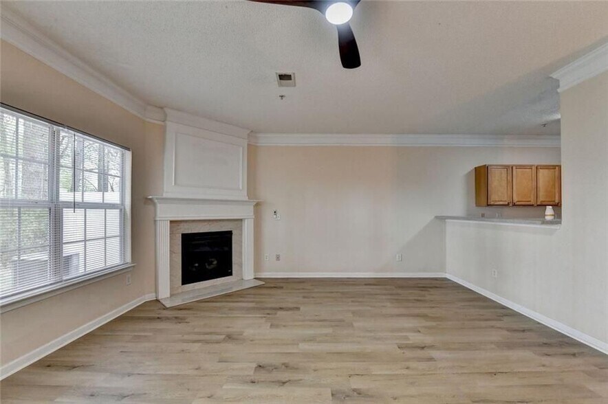 Building Photo - 310 Azalea Cir