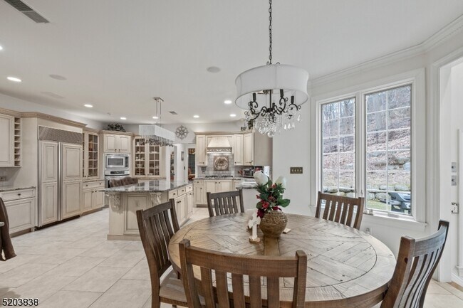 Building Photo - 326 Rock Ridge Ct